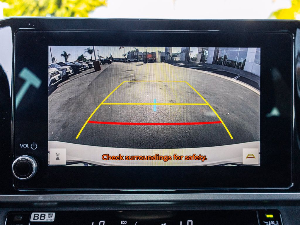 Used 2026 Toyota Camry SE FWD image 30