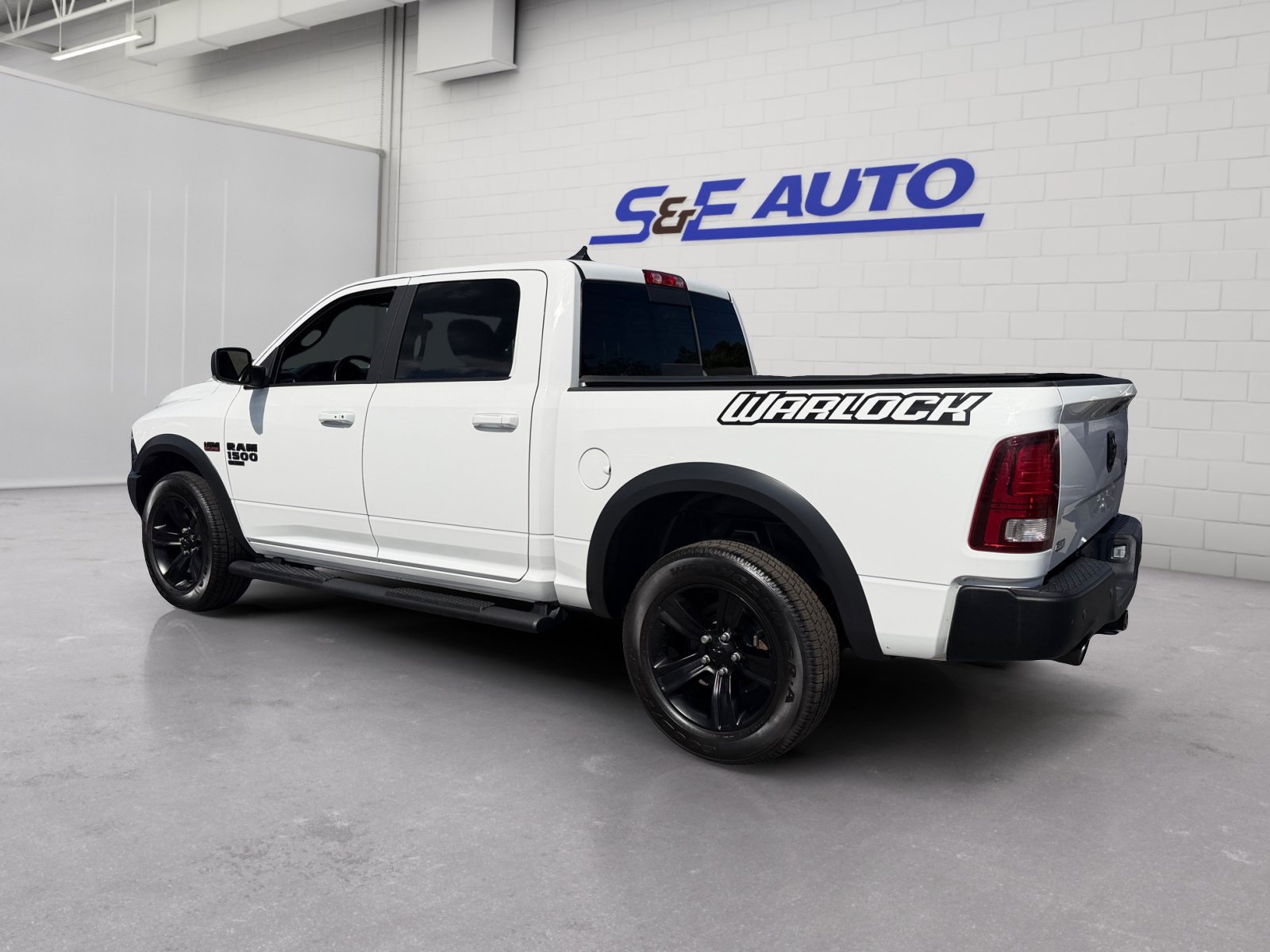 Used 2022 RAM 1500 Warlock AWD/4WD image 3