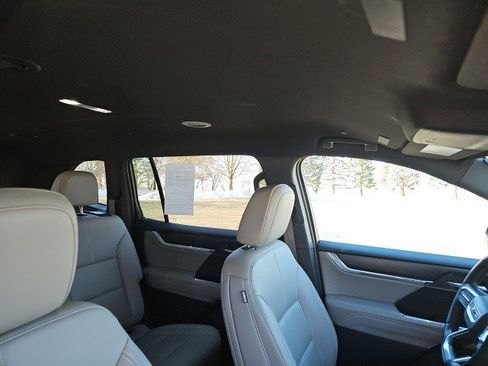 Used 2024 GMC Acadia Elevation image 13