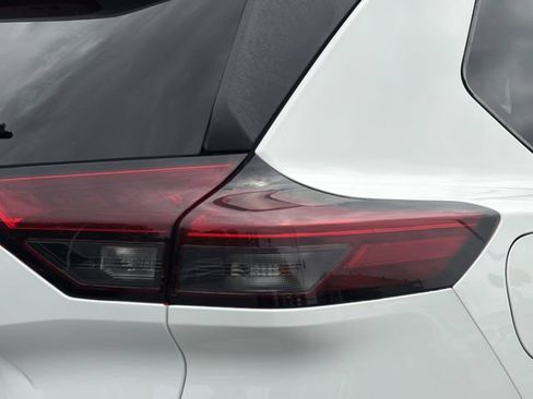 Used 2022 Nissan Rogue S FWD image 4