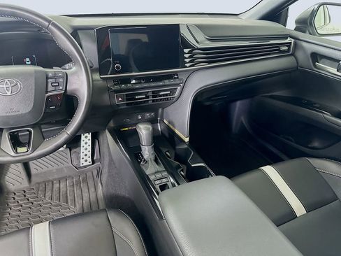 Used 2025 Toyota Camry SE image 19