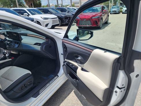 Certified 2024 Lexus ES 350 w/ Technology Package FWD image 21