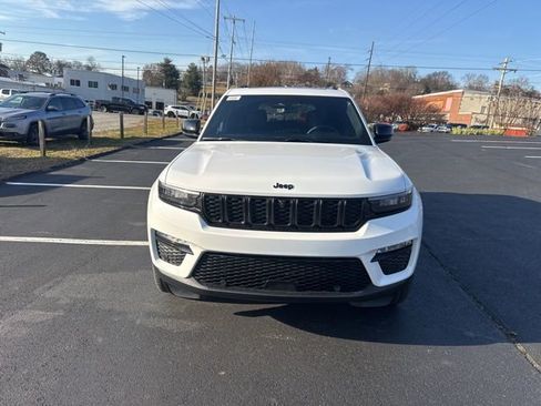 New 2025 Jeep Grand Cherokee Limited w/ Luxury Tech Group II AWD/4WD image 2