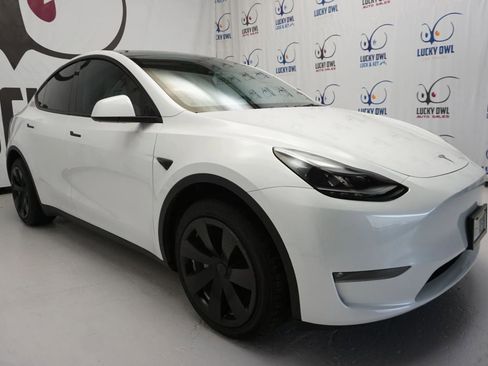 Used 2023 Tesla Model Y Long Range image 4