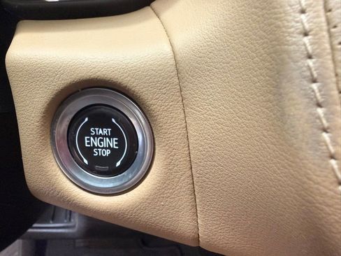 Used 2021 Chevrolet Tahoe Premier AWD/4WD image 19