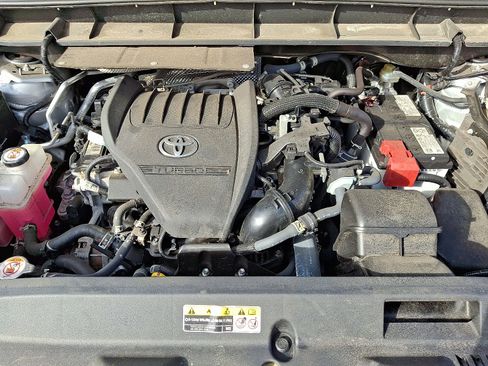 Used 2023 Toyota Highlander L image 29