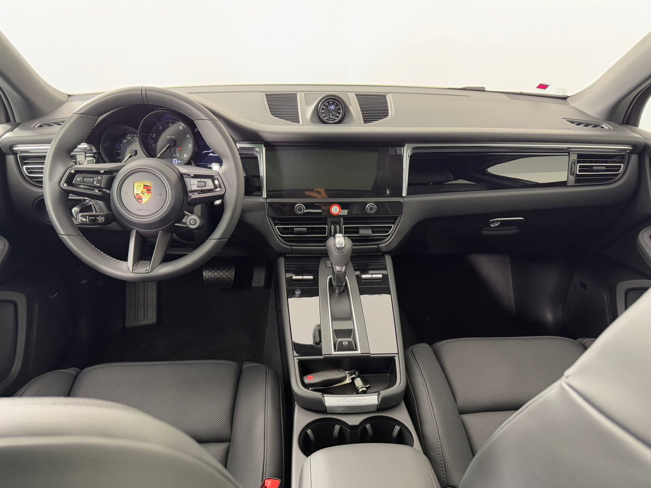 Certified 2026 Porsche Macan AWD/4WD image 16