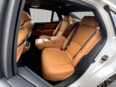 Used 2023 Lexus LS 500 AWD w/ Luxury Package image 22