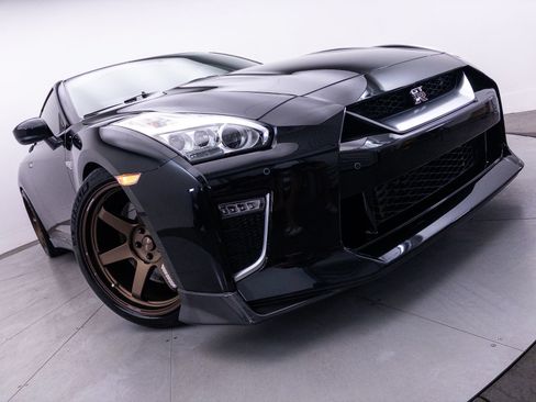 Used 2020 Nissan GT-R Premium w/ Premium Interior Package AWD/4WD image 6