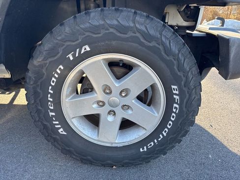 Used 2017 Jeep Wrangler Unlimited Sport w/ Quick Order Package 24S image 11