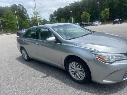Used 2017 Toyota Camry LE FWD image 9