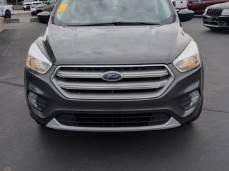 Used 2017 Ford Escape SE video 1