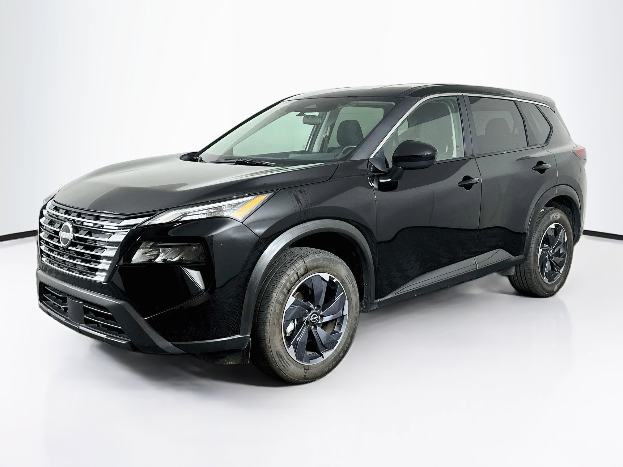 Used 2025 Nissan Rogue SV FWD image 3