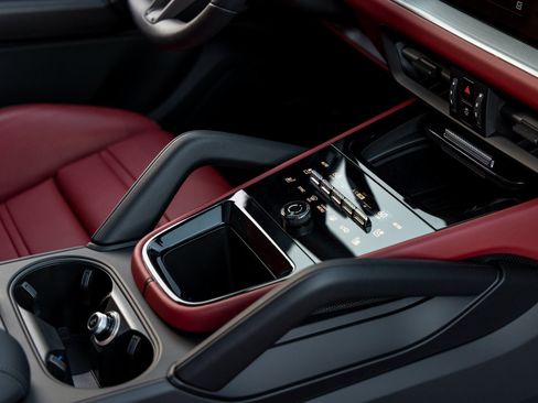 Certified 2025 Porsche Cayenne S image 52