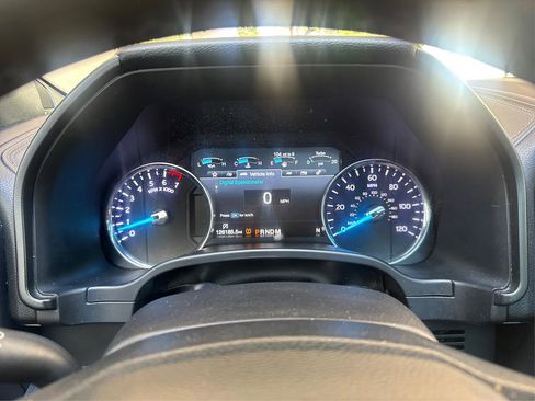 Used 2018 Ford Expedition Limited w/ Equipment Group 301A RWD image 17