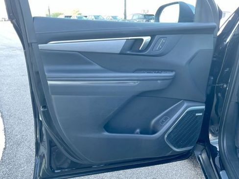 Used 2025 Buick Enclave Preferred image 9