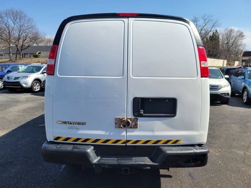 Used 2019 Chevrolet Express 2500 w/ Communications Package RWD image 6