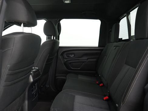 Used 2018 Nissan Titan SV w/ SV Convenience Package AWD/4WD image 17