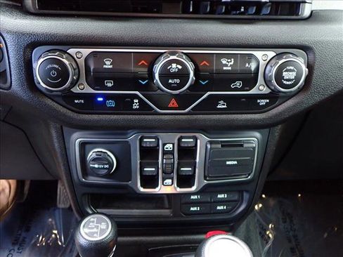 Used 2024 Jeep Wrangler Sport S w/ LED Headlamp & Fog Lamp Group image 17