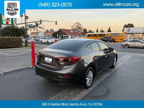 Used 2017 MAZDA MAZDA3 Sport w/ Preferred Equipment Package image 4