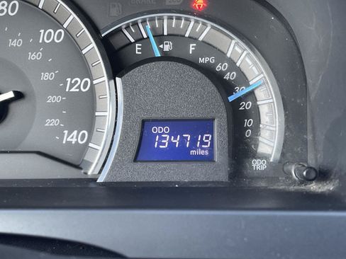 Used 2012 Toyota Camry SE FWD image 6