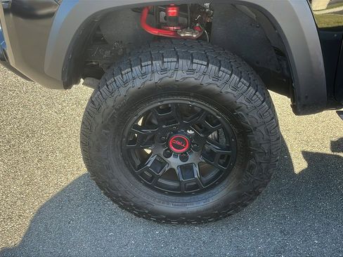 Used 2023 Toyota Tacoma TRD Off-Road image 8