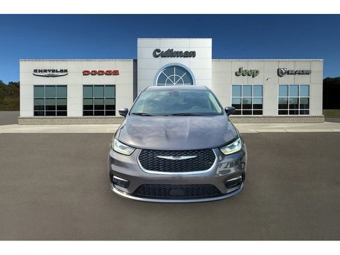 Used 2023 Chrysler Pacifica Touring-L FWD image 8