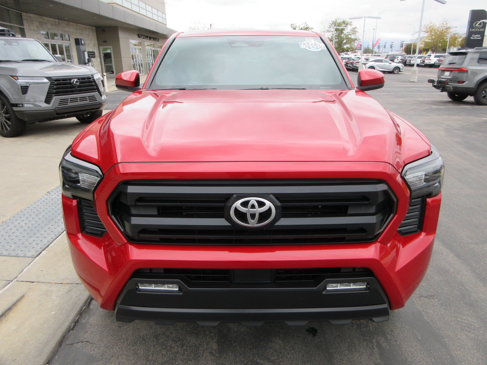 Used 2025 Toyota Tacoma SR5 AWD/4WD image 17