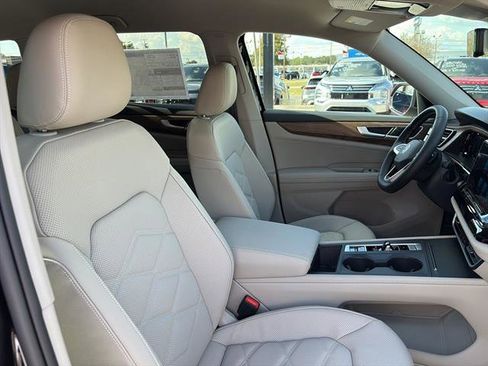 New 2026 Volkswagen Atlas SE image 9