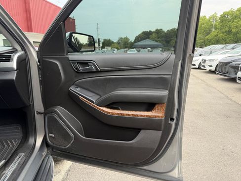 Used 2017 Chevrolet Suburban Premier AWD/4WD image 31