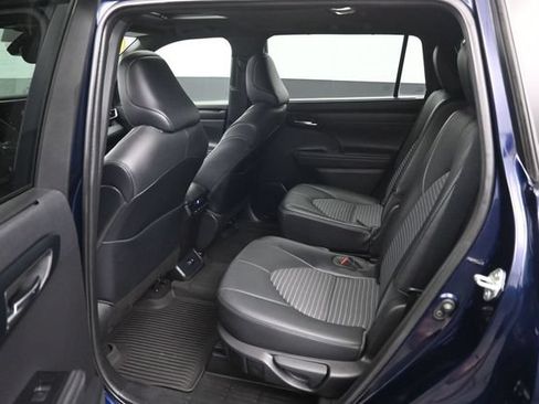 Used 2021 Toyota Highlander XSE FWD image 10