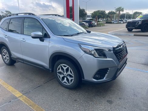 Used 2023 Subaru Forester Premium image 2