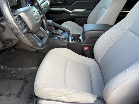 Certified 2025 Toyota Tacoma SR5 AWD/4WD image 21