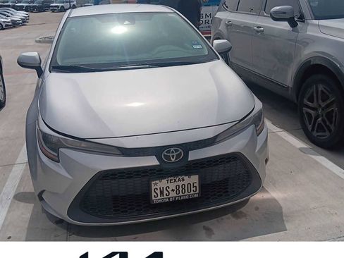 Used 2020 Toyota Corolla LE image 1