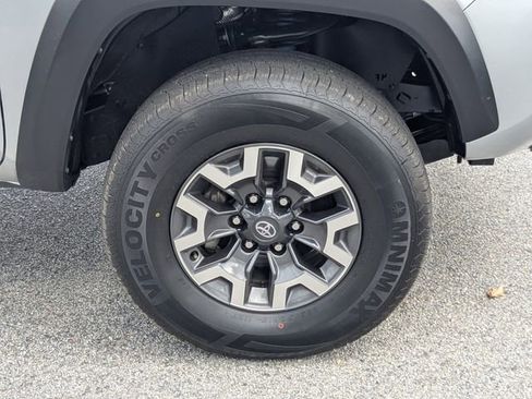 Used 2023 Toyota Tacoma TRD Off-Road image 14