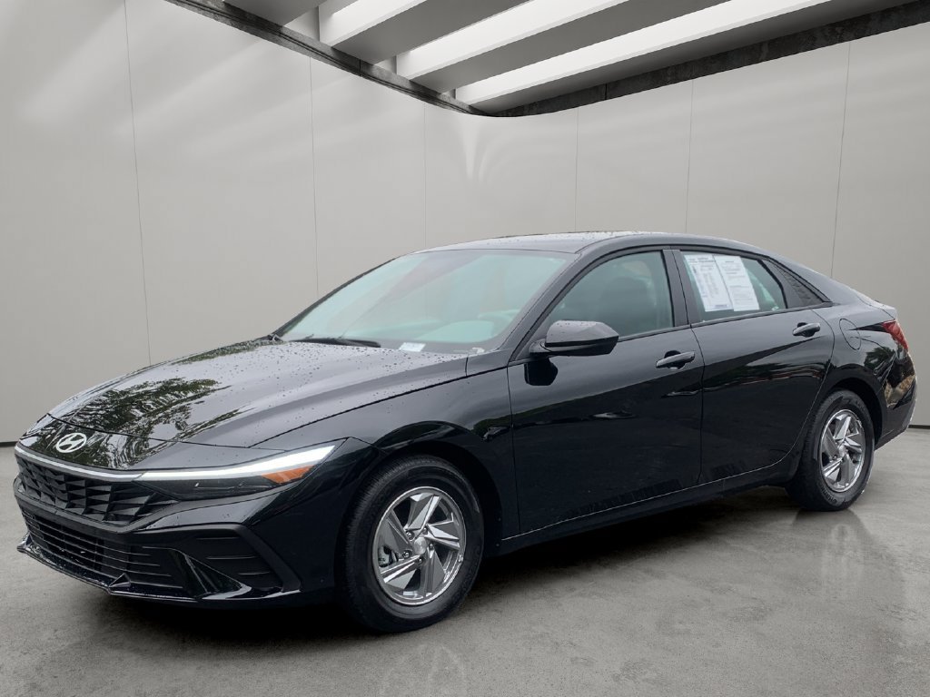 Certified 2026 Hyundai Elantra SE w/ Cargo Package FWD image 1