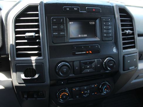 Used 2017 Ford F550 4x4 Regular Cab Super Duty image 17
