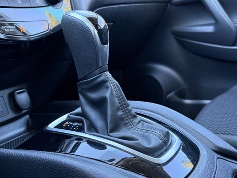 Used 2019 Nissan Rogue Sport S image 14