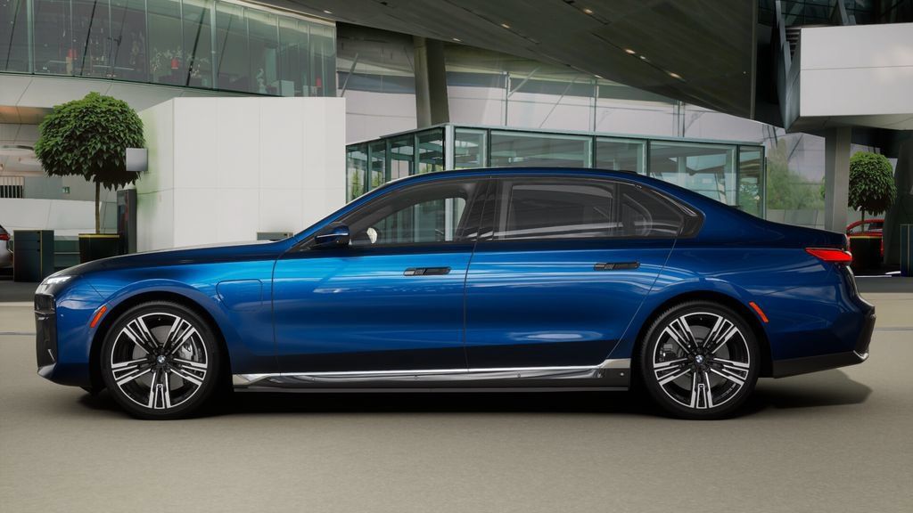 Used 2026 BMW 750e xDrive w/ Executive Package AWD/4WD image 30