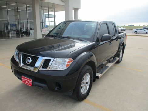 Used 2021 Nissan Frontier SV AWD/4WD image 2