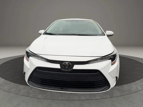 Used 2023 Toyota Corolla LE w/ Carpet Mat Package (TMS) FWD image 2