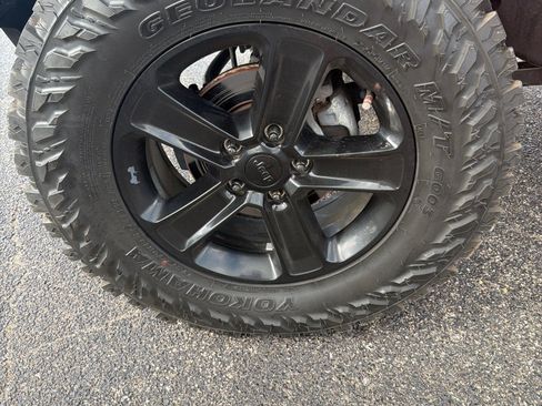 Used 2017 Jeep Wrangler Unlimited Sport w/ Connectivity Group AWD/4WD image 11