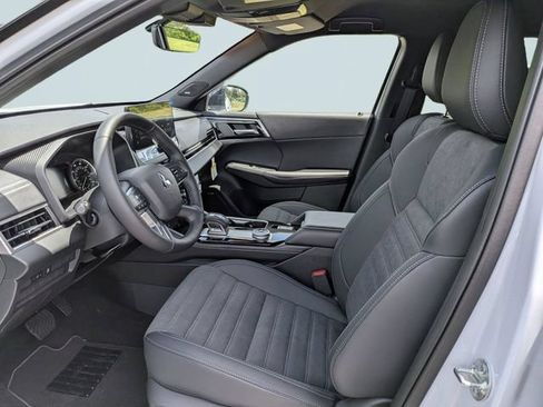 New 2026 Mitsubishi Outlander LE FWD image 18