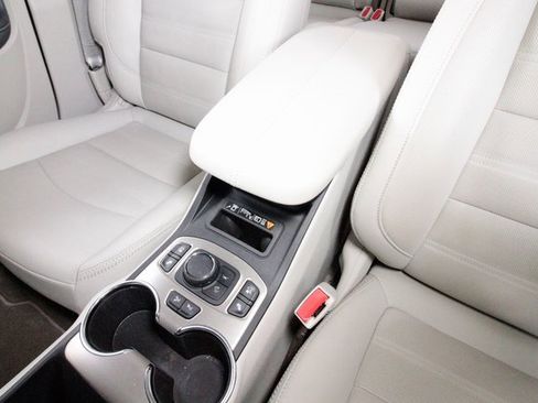 Used 2024 GMC Terrain Denali w/ Black Diamond Edition image 10