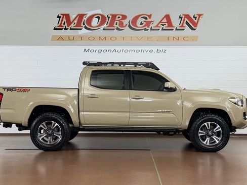 Used 2017 Toyota Tacoma TRD Sport w/ Tow Package (A/T) AWD/4WD image 2
