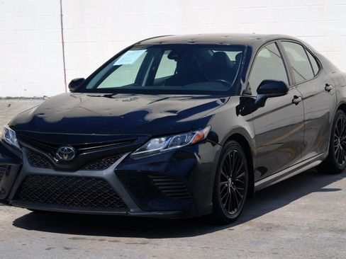 Used 2020 Toyota Camry SE FWD image 41