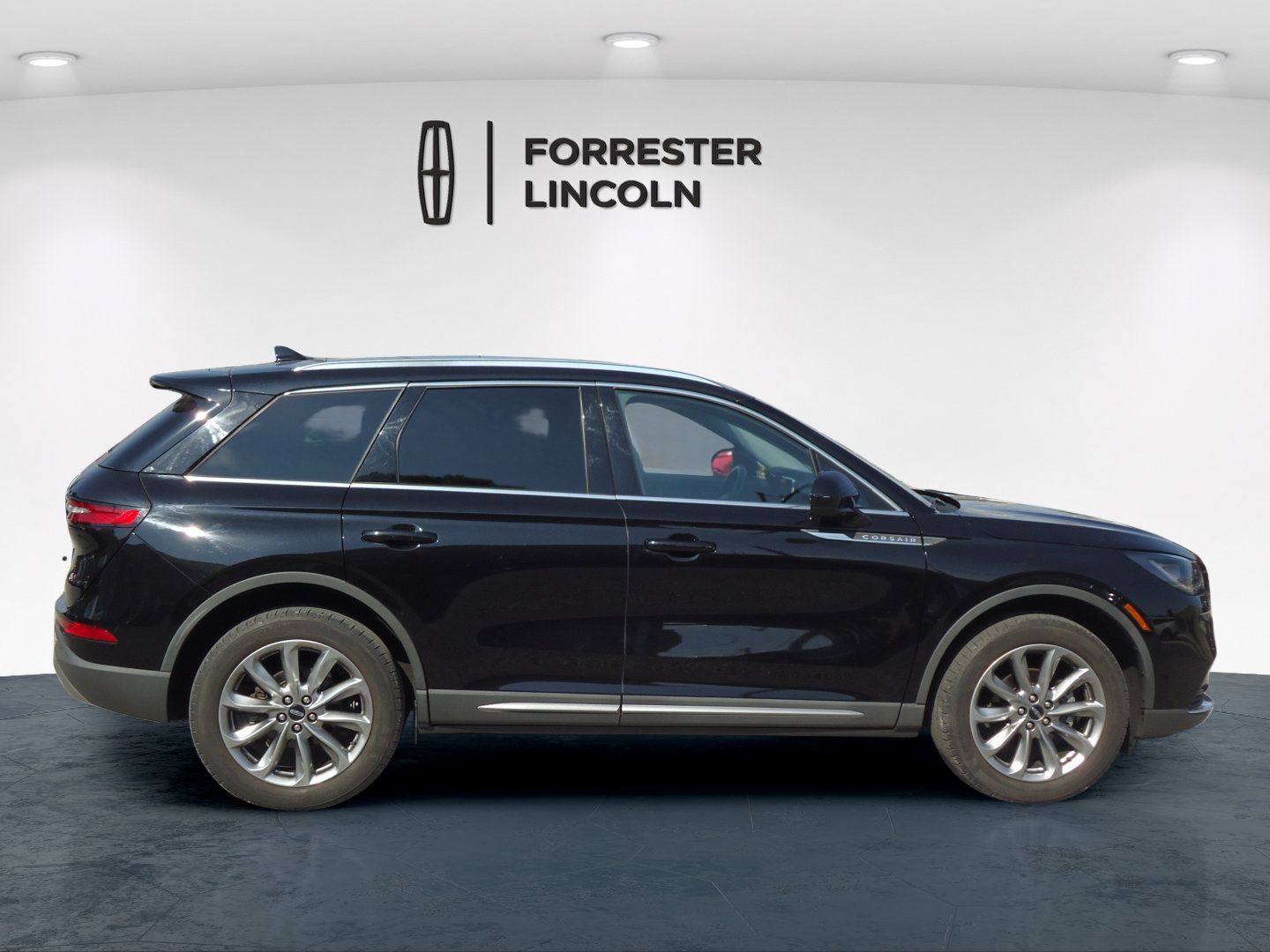 Used 2022 Lincoln Corsair AWD w/ Premium Package image 2