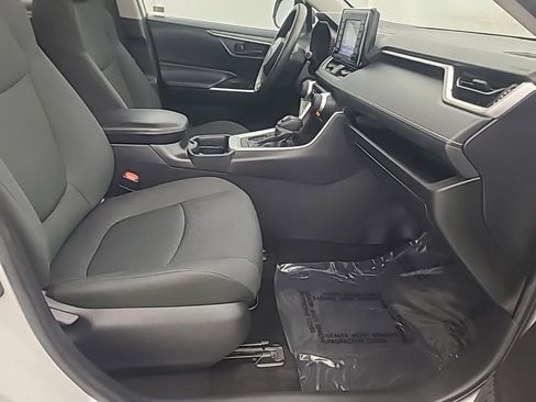Used 2021 Toyota RAV4 LE FWD image 16