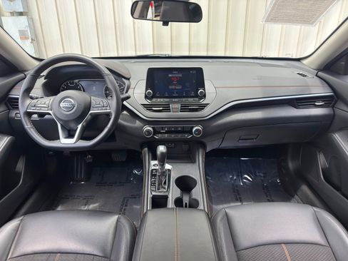 Used 2022 Nissan Altima 2.5 SR FWD image 11