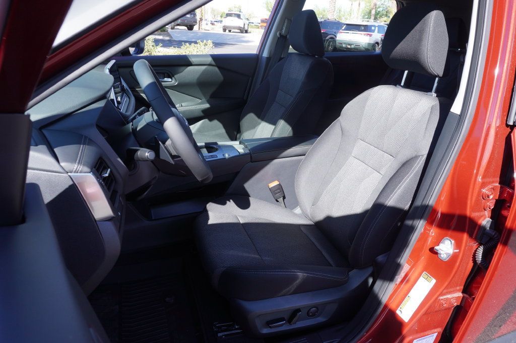 Certified 2026 Nissan Rogue SV FWD image 13